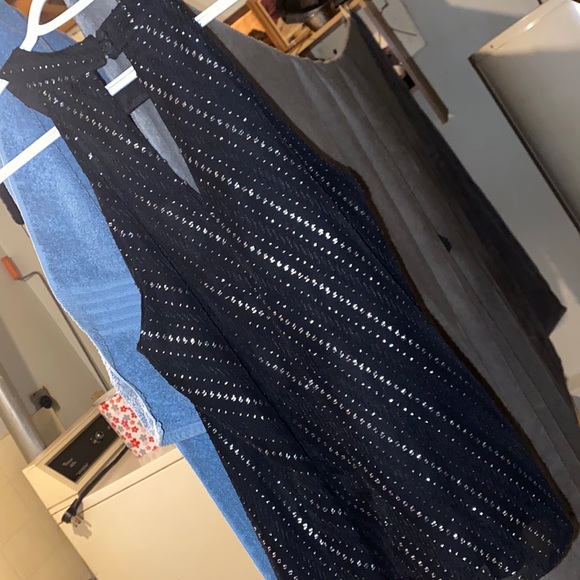 Le Chateu Black/ Silver Blouse - Picture 2 of 8